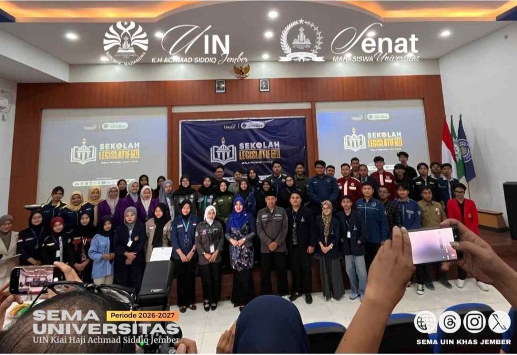 foto bersama para peserta sekolah legislatif bersama DPD RI
