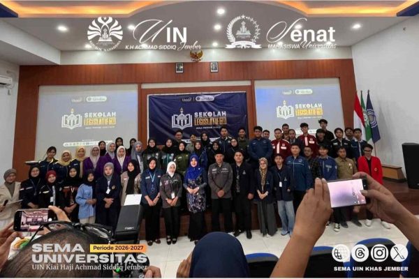 foto bersama para peserta sekolah legislatif bersama DPD RI